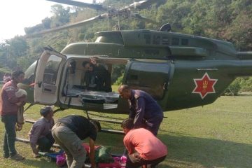 हेलिकप्टरबाट एक सुत्केरीको उद्धार