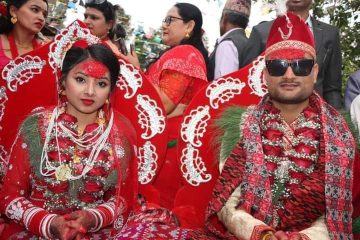 बुहारी बनेर तनहुँ आईन् चर्चित गायिका अस्मिता डल्लाकोटी