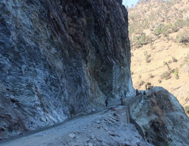 मध्यपहाडी लोकमार्गको वैकल्पिक सडक ओझेलमा