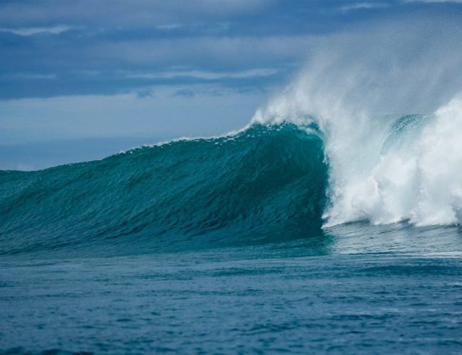 समुद्रमा यत्रतत्र छरिएर रहेको छ सुन ! किन निकालिंदैन आखिर डुबेको सुन ?