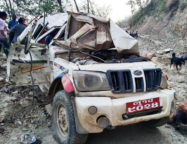 पाल्पामा जिप दुर्घटना हुदा २ वर्षीय बालकसहित ५ जनाको मृत्यु