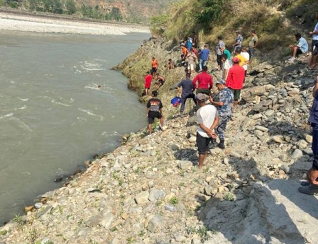 भेटिएनन् अझैपनि सुनकोशीमा बेपत्ता ३ कर्मचारीहरु