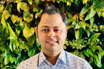 पुर्व बिद्यार्थी नेता ज्ञानु भट्ट द्वारा बिरामी पत्रकार राजेन्द्र बिस्टको उपचारका लागि आर्थिक सहयोग